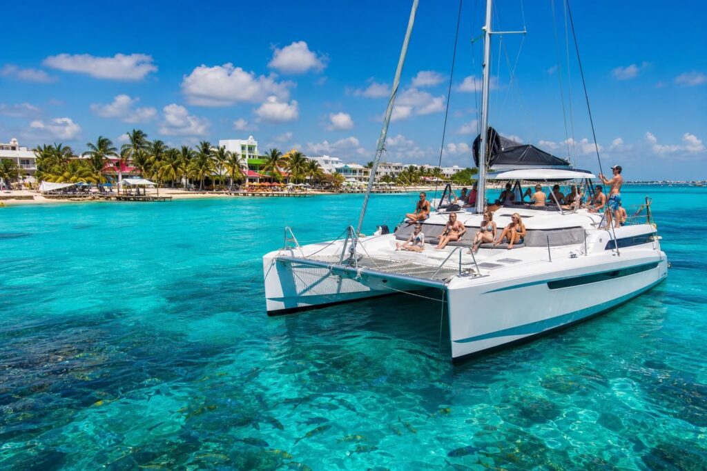 découvrez isla mujeres avec notre guide complet pour une journée inoubliable en catamaran, incluant les sites incontournables à ne pas manquer.