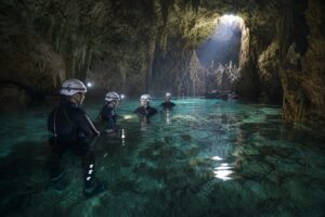 Découvrir rio secreto : visite immersive de la rivière souterraine maya