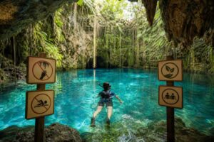 Nager dans les cenotes : règles essentielles et équipement recommandé