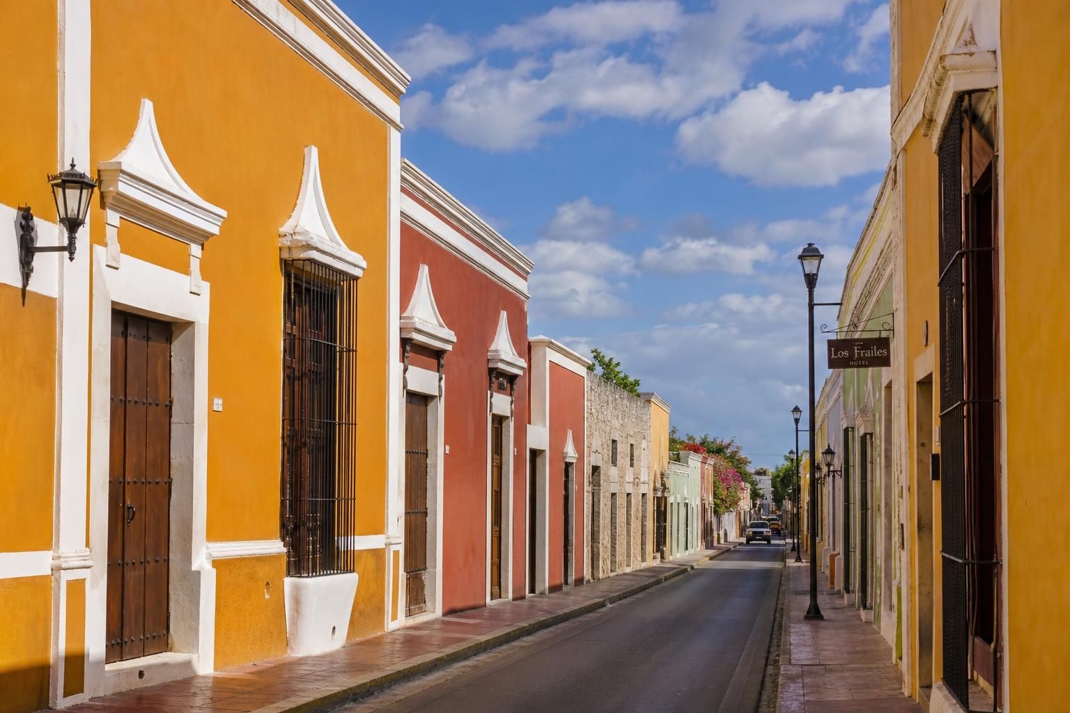 découvrez valladolid, la charmante ville coloniale cachée du yucatan, avec ses ruelles pittoresques, son histoire riche et sa culture authentique.