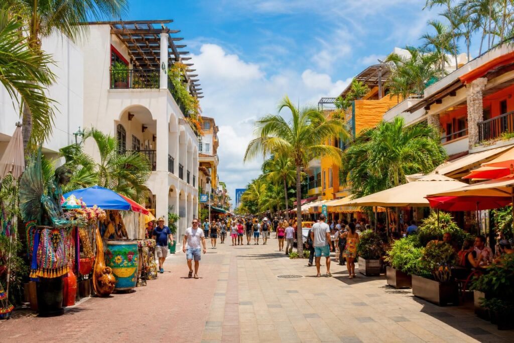 découvrez la quinta avenida de playa del carmen grâce à ce guide complet, qui vous dévoile ses boutiques, restaurants, attractions et conseils pour profiter pleinement de cette célèbre avenue touristique.
