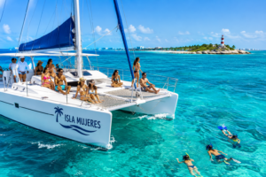 Quel organisateur réserver pour une sortie en bateau à Isla Mujeres ?
